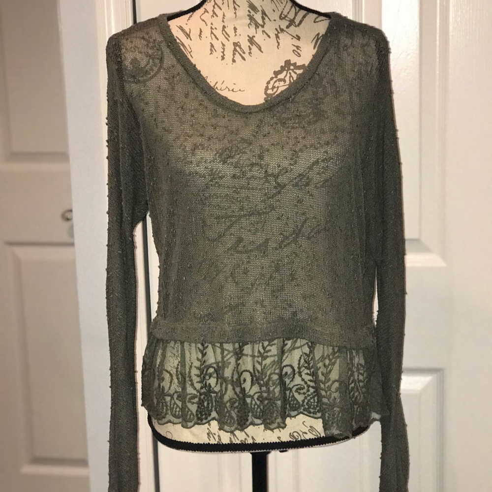 Juniors knit/lace top. American Eagle, small. EUC